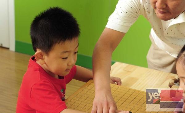 弈学园围棋，提升孩子专注力坐的住