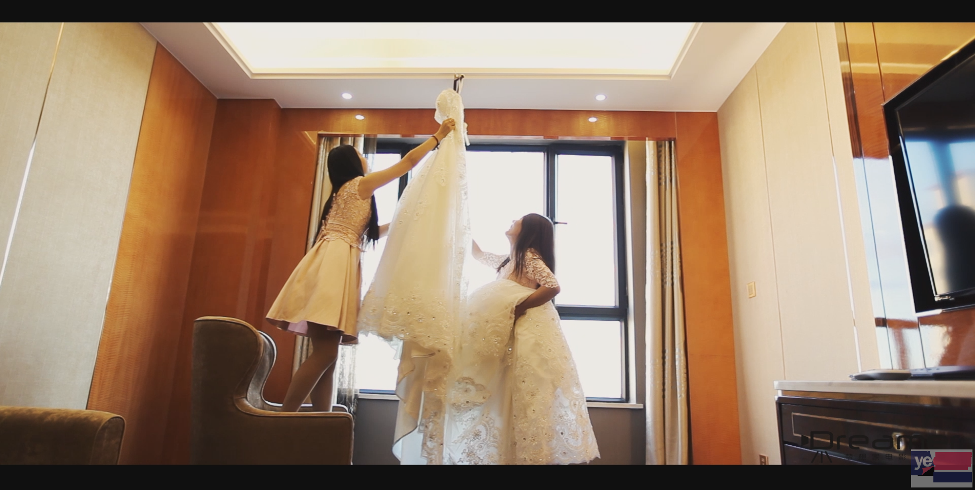 新疆婚礼跟拍-新疆梦想家婚礼电影工作室