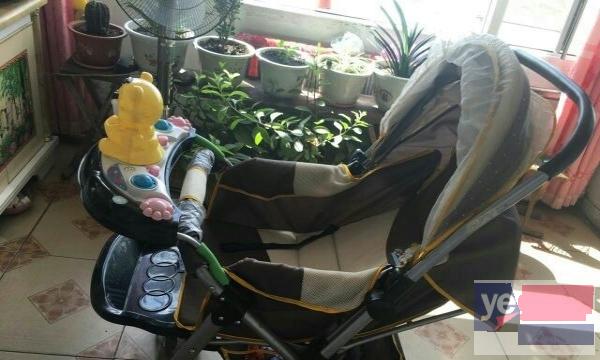 婴儿可坐可躺式推车