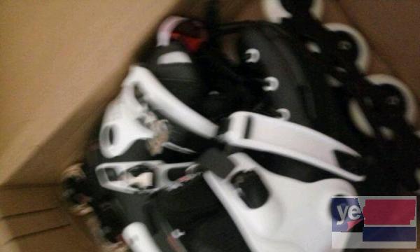 九成新溜冰鞋180块