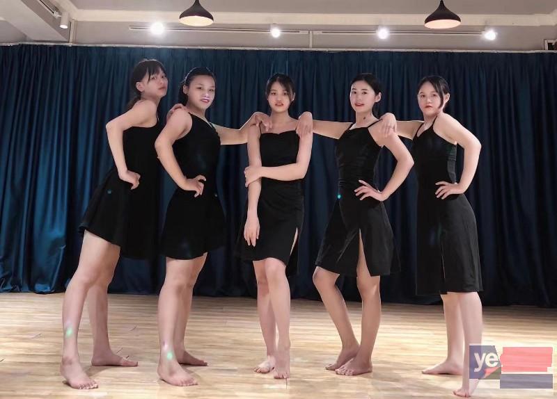 华翎舞蹈桂林成人舞蹈培训舞种多人气高