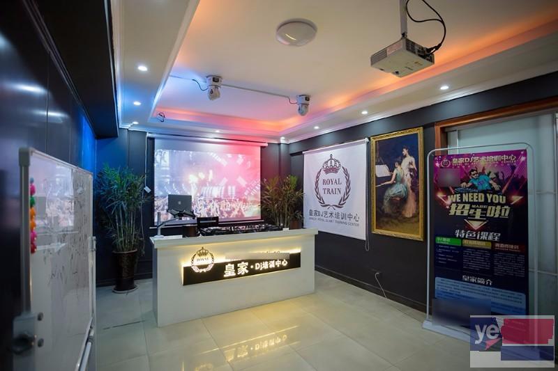 果洛DJ培训学校打碟电音公司，果洛来皇家DJ培训中心