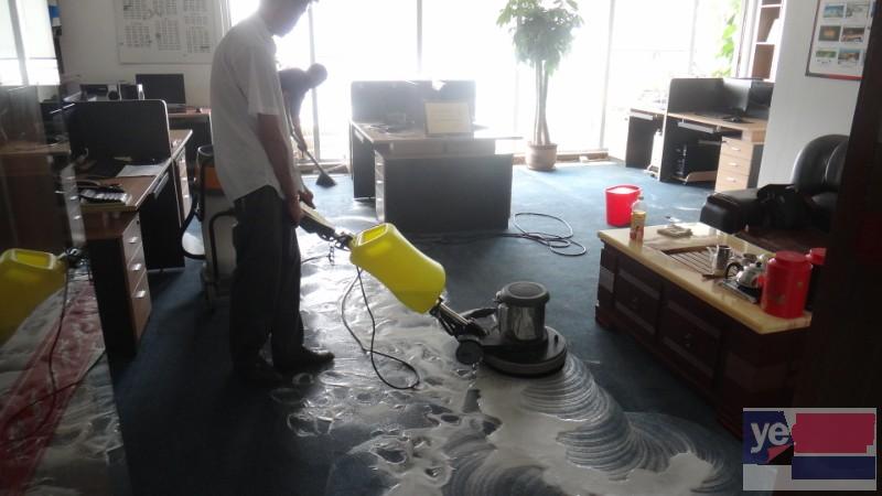 兰州西固附近专业地毯清洗高效细致，服务到位