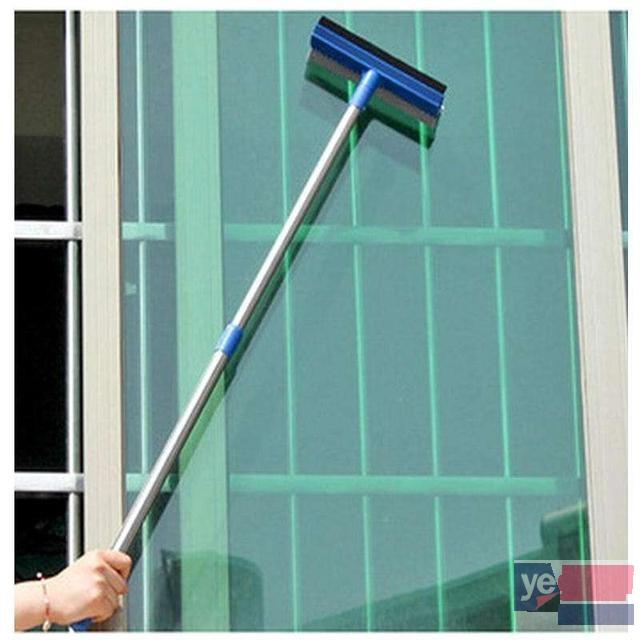 青岛专业保洁,上门打扫卫生,擦窗户玻璃