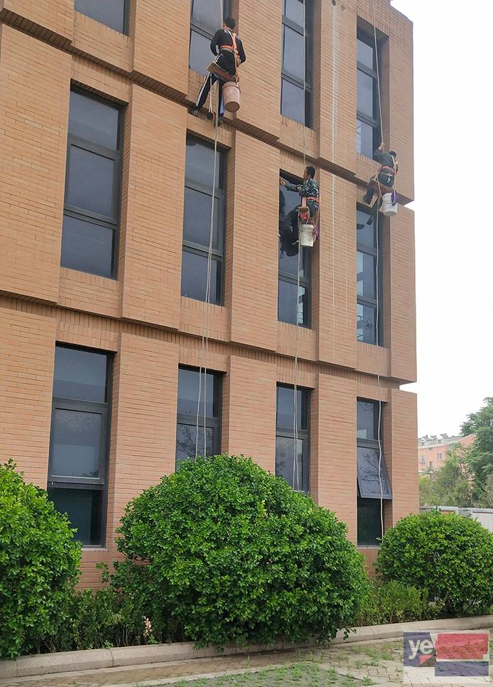 银川西夏专业公司外墙玻璃清洗高效细致，服务到位