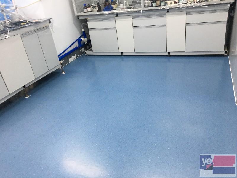 中山PVC塑胶地板施工-地板胶安装工人师傅